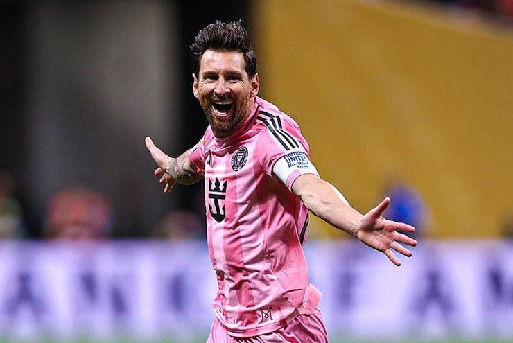 Messi&nbsp;lập siêu phẩm đá phạt