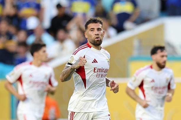 Otamendi gỡ hòa 2-2 cho Benfica