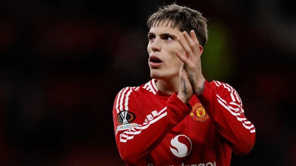 Alejandro Garnacho trong màu áo Manchester United, cầu thủ đang được Chelsea theo đuổi.