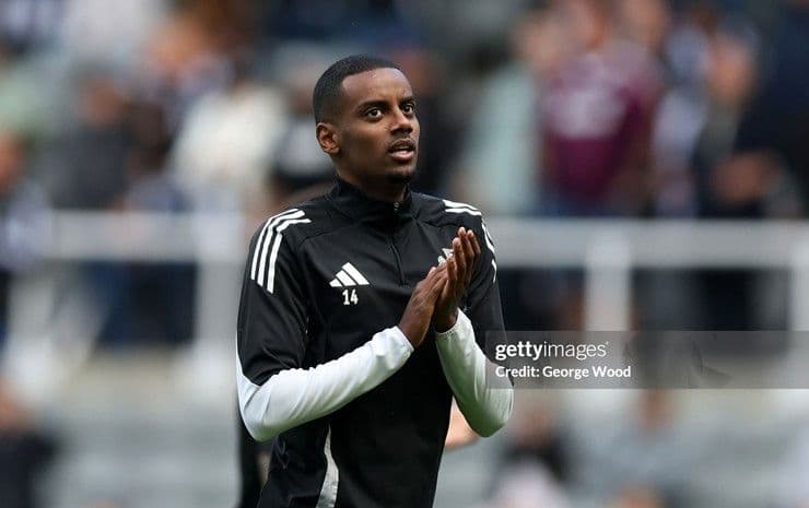Alexander Isak, tiền đạo của Newcastle United, đang là mục tiêu chuyển nhượng đắt giá mà Liverpool cân nhắc.