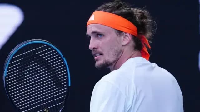 Alexander Zverev tập trung cao độ trên sân đấu, thể hiện bản lĩnh