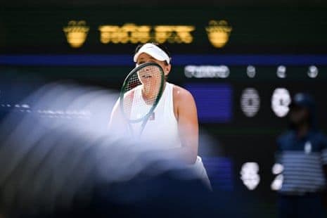 Amanda Anisimova thể hiện sự thất vọng trong trận chung kết Wimbledon với Iga Swiatek.
