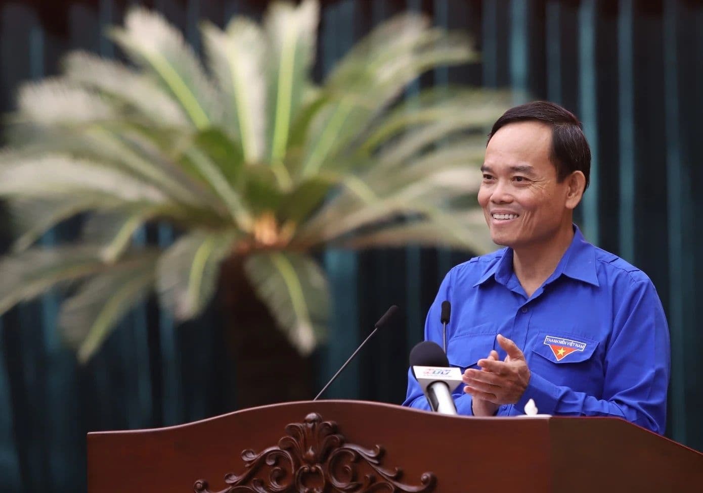 Bí thư Trần Lưu Quang phát biểu với nụ cười thân thiện, thể hiện phong cách lãnh đạo chân thành và gần gũi.