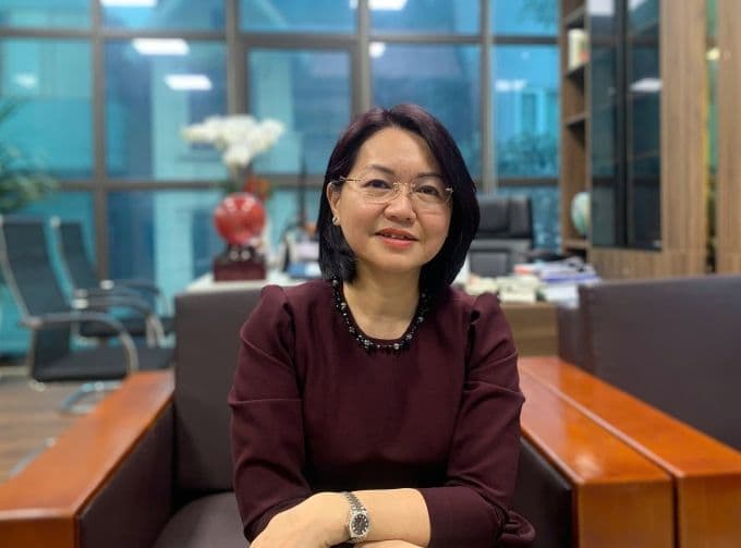 Bà Trần Việt Nga, Cục trưởng Cục An toàn thực phẩm, bị khởi tố trong vụ án nhận hối lộ.