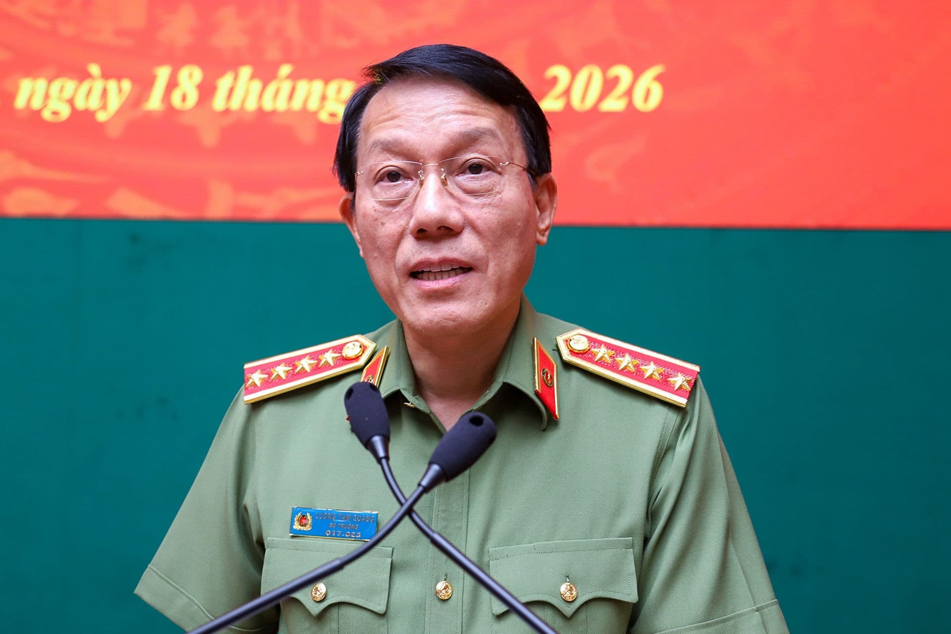 Bộ trưởng Công an phát biểu về chính sách ưu tiên nguồn lực quốc gia và an ninh mạng.
