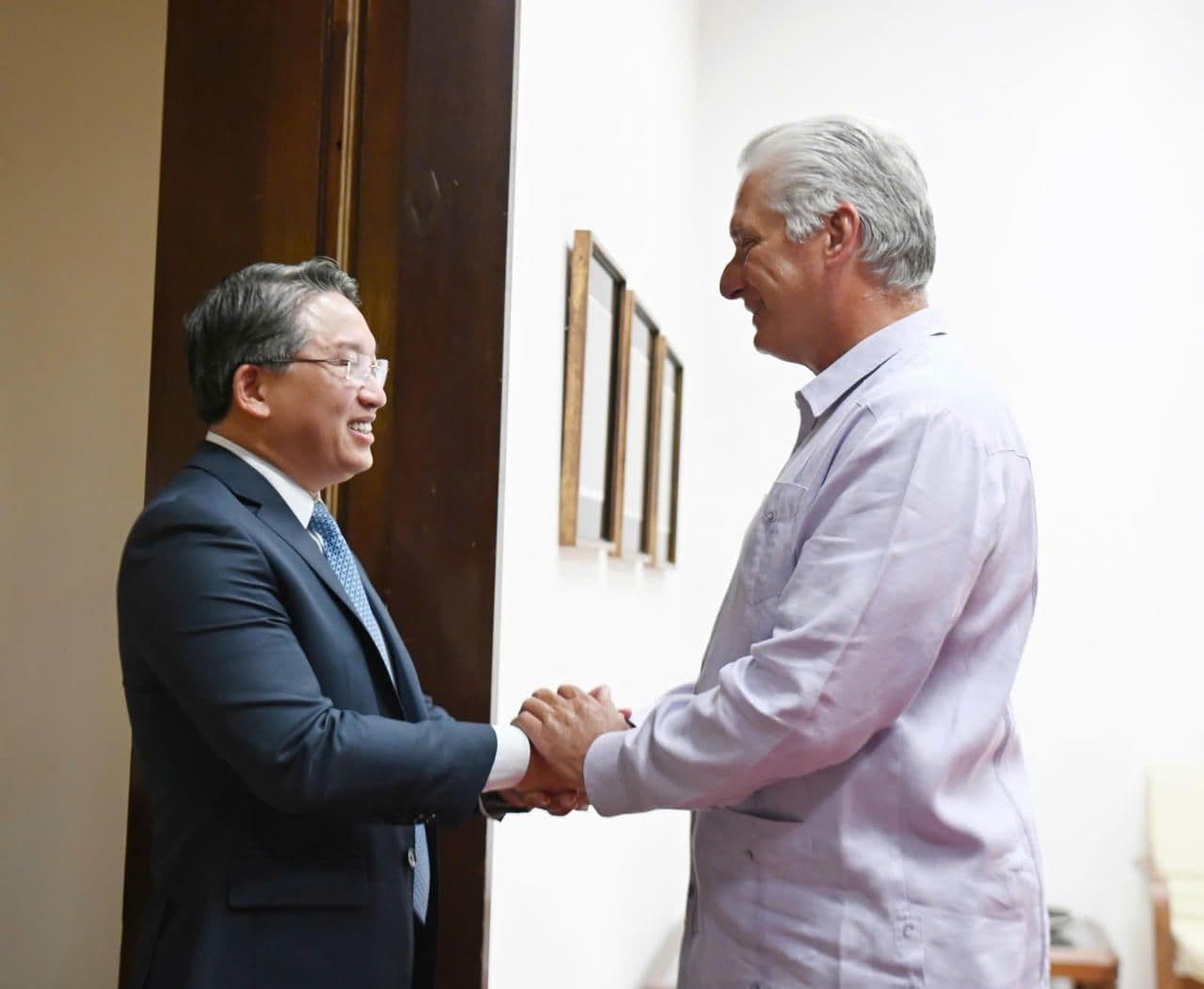 Bộ trưởng Tư pháp Việt Nam Nguyễn Hải Ninh tiếp kiến Chủ tịch nước Cuba Miguel Mario Díaz-Canel Bermúdez, tăng cường hợp tác song phương.