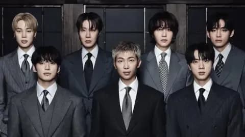 Bìa album 'Arirang' thứ 10 của BTS, phản ánh chủ đề sâu sắc và sự trưởng thành nghệ thuật của nhóm.