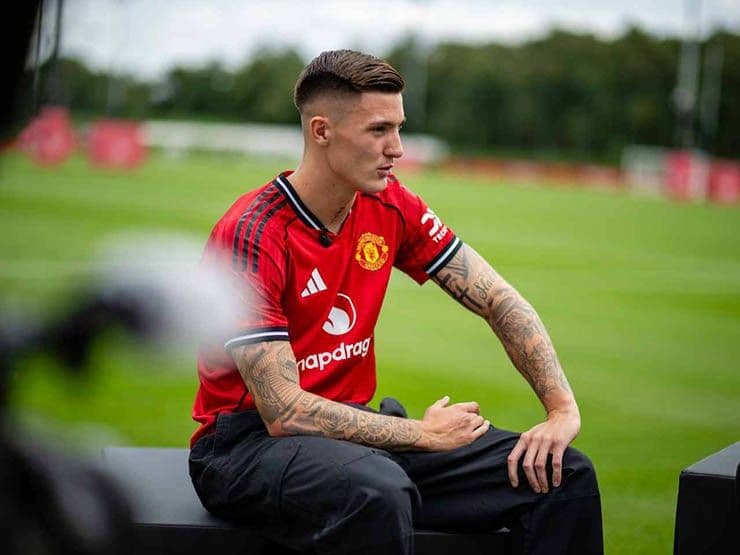 Benjamin Sesko đối mặt với áp lực từ mức phí chuyển nhượng 74 triệu bảng