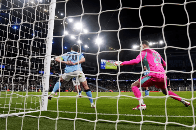 Bernardo Silva nhận thẻ đỏ vì dùng tay cản bóng, khoảnh khắc định mệnh của trận đấu Man City vs Real Madrid