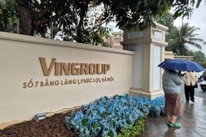 Biển hiệu dự án Hạ Long Xanh của Vingroup, minh họa nguồn thu từ tiền sử dụng đất tại Quảng Ninh.
