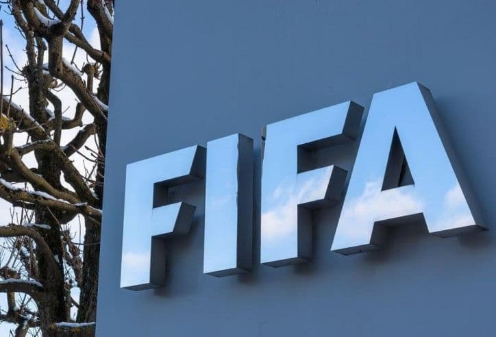 Biểu tượng FIFA, đại diện cho giải đấu U20 World Cup và tầm vóc quốc tế của trận đấu.