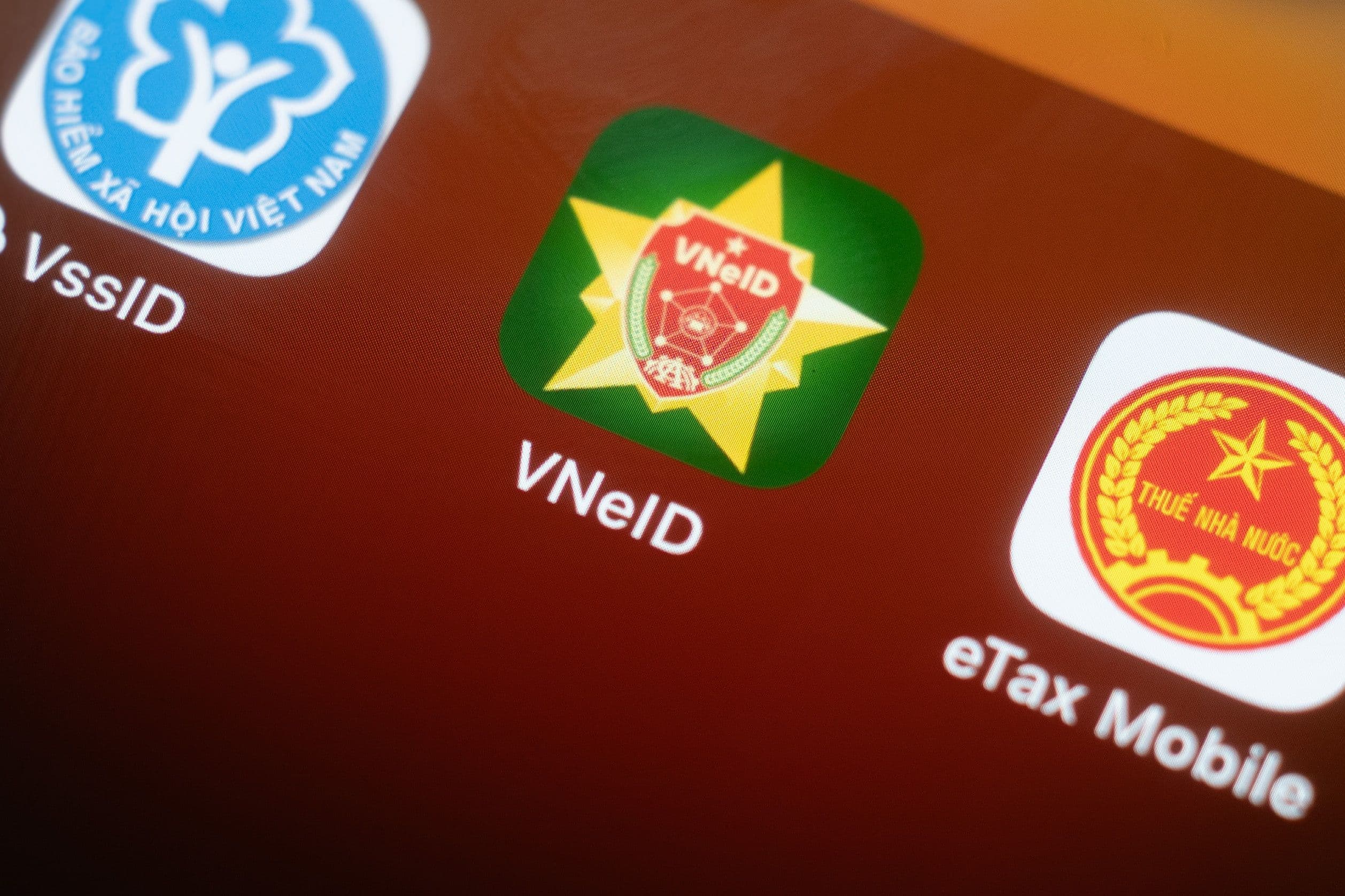 Biểu tượng ứng dụng VNeID cùng VssID và eTax Mobile, tượng trưng cho hệ sinh thái công dân số và dịch vụ công trực tuyến.