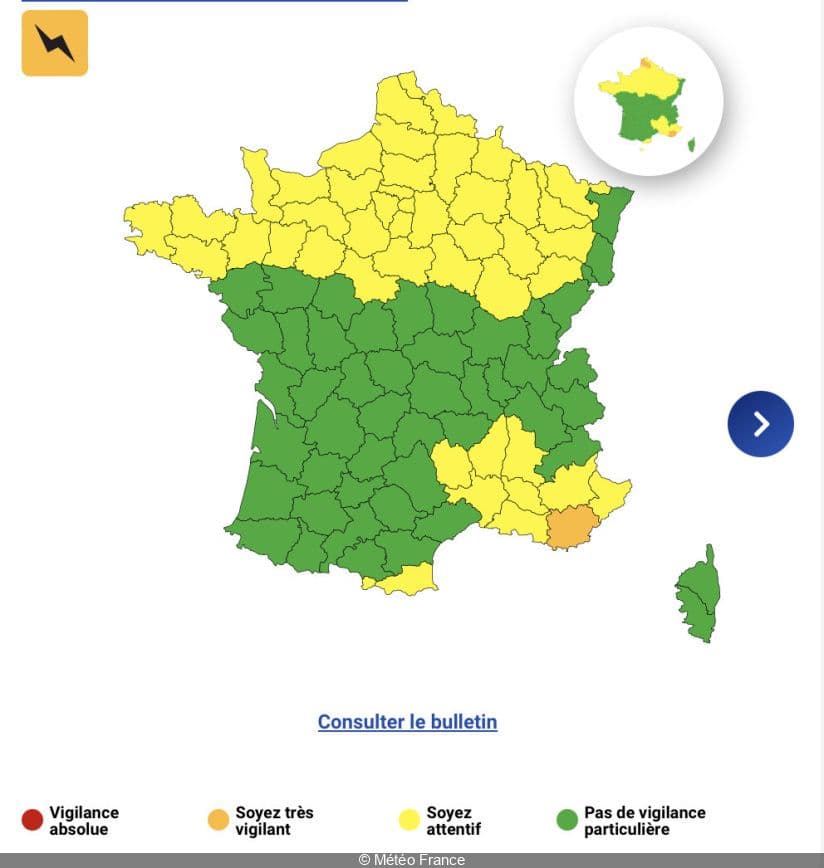 Bản đồ cảnh báo thời tiết của Météo-France với các vùng được đánh dấu màu vàng và cam, thể hiện mức độ cảnh giác giông bão trên khắp nước Pháp.