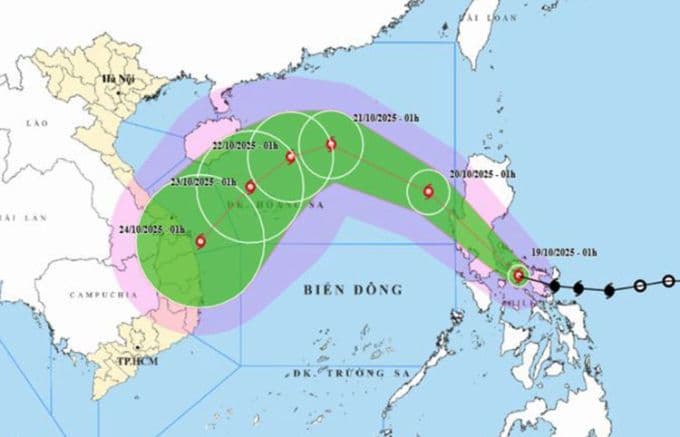 Bản đồ dự báo đường đi của bão Fengshen trên Biển Đông, thể hiện quỹ đạo và vùng ảnh hưởng từ Philippines đến Việt Nam.