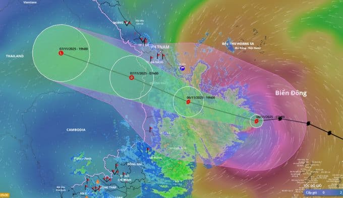 Bản đồ dự báo đường đi và cường độ bão Kalmaegi cấp 17 đang tiến vào miền Trung Việt Nam.