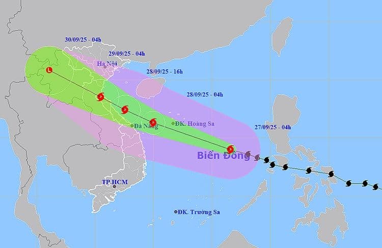 Bản đồ dự báo đường đi và cường độ của bão Bualoi (bão số 10) trên Biển Đông.