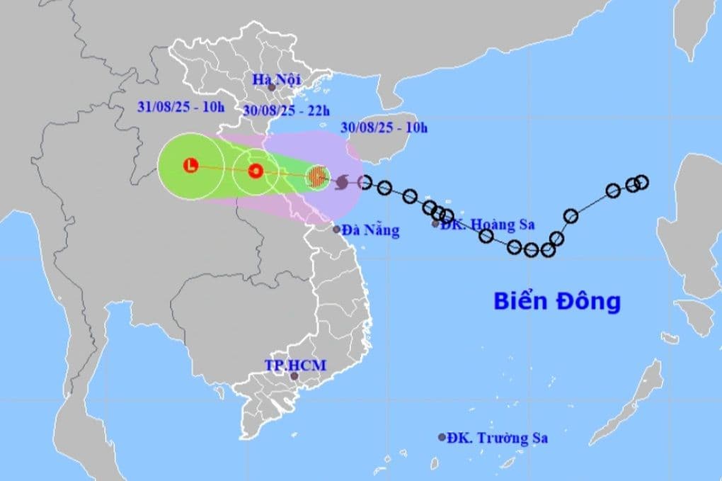 Bản đồ dự báo đường đi và cường độ của Bão Nongfa (Bão số 6) khi đổ bộ vào Việt Nam.