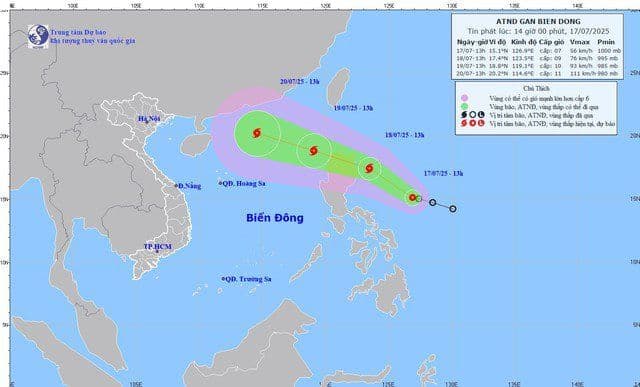 Bản đồ dự báo đường đi và cường độ của áp thấp nhiệt đới đang mạnh lên trên Biển Đông.