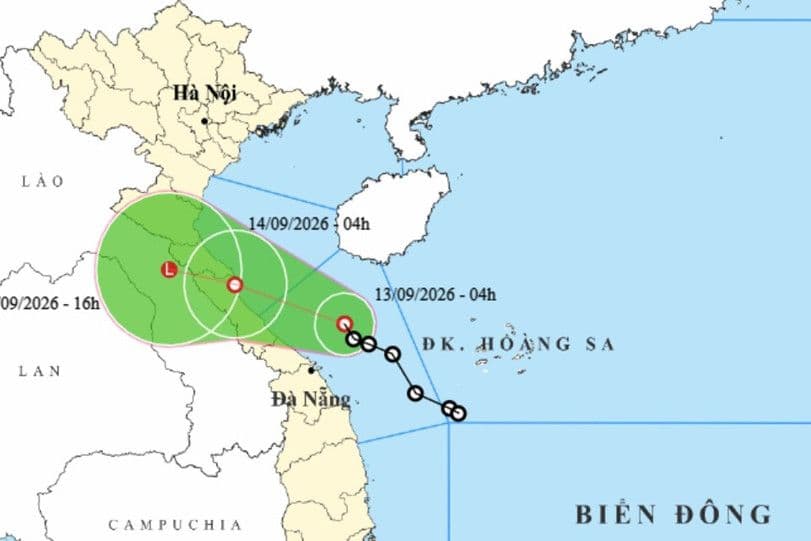 Bản đồ dự báo áp thấp nhiệt đới và vùng mưa lớn ảnh hưởng đến Trung Bộ và Bắc Bộ Việt Nam.