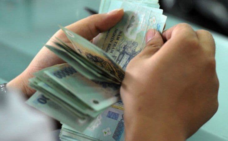 Bàn tay đếm tiền Việt Nam, tượng trưng cho các khoản trợ cấp xã hội mới cho người cao tuổi.