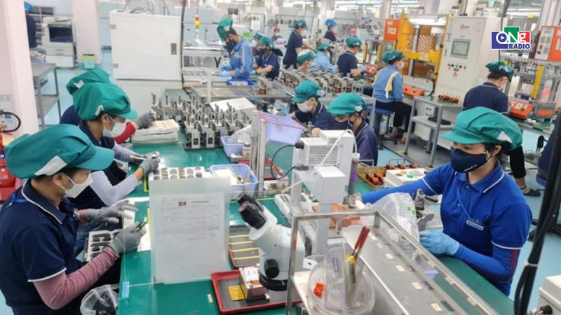 Bản tin kinh tế tài chính với đồ họa thị trường, minh họa sự đa dạng và tiến hóa của các hình thức giao dịch.