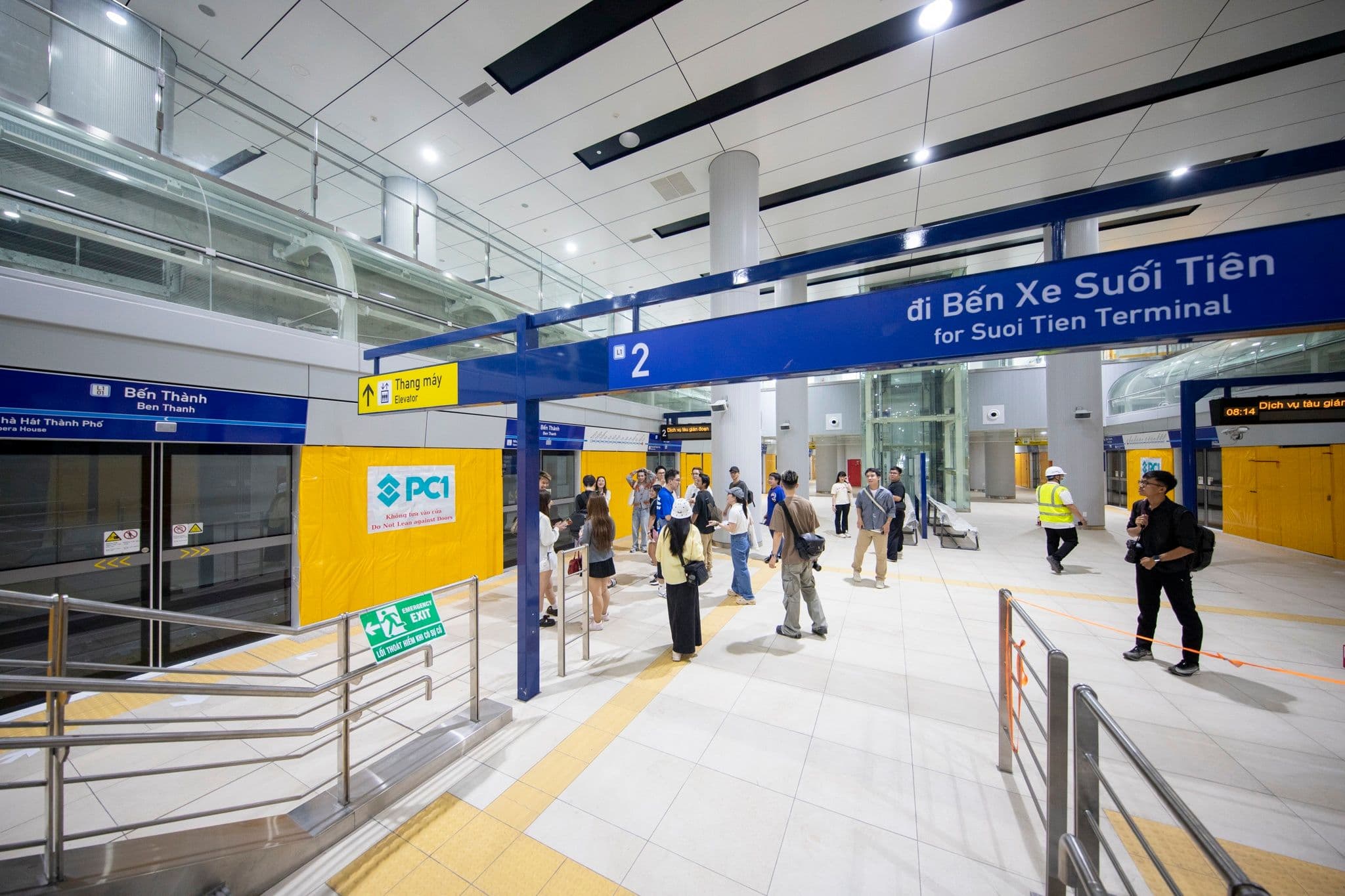 Bên trong nhà ga metro tại TP.HCM, một phần của dự án hạ tầng đô thị lớn.