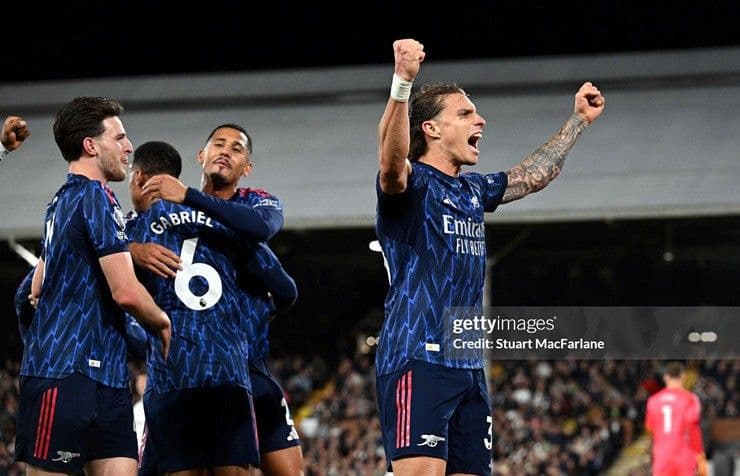 Bảng xếp hạng Ngoại Hạng Anh với Arsenal dẫn đầu, Man City và Liverpool bám đuổi.