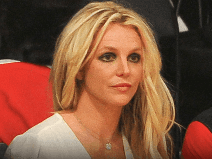 Britney Spears với ánh mắt suy tư, thể hiện hành trình tự do đầy thử thách.