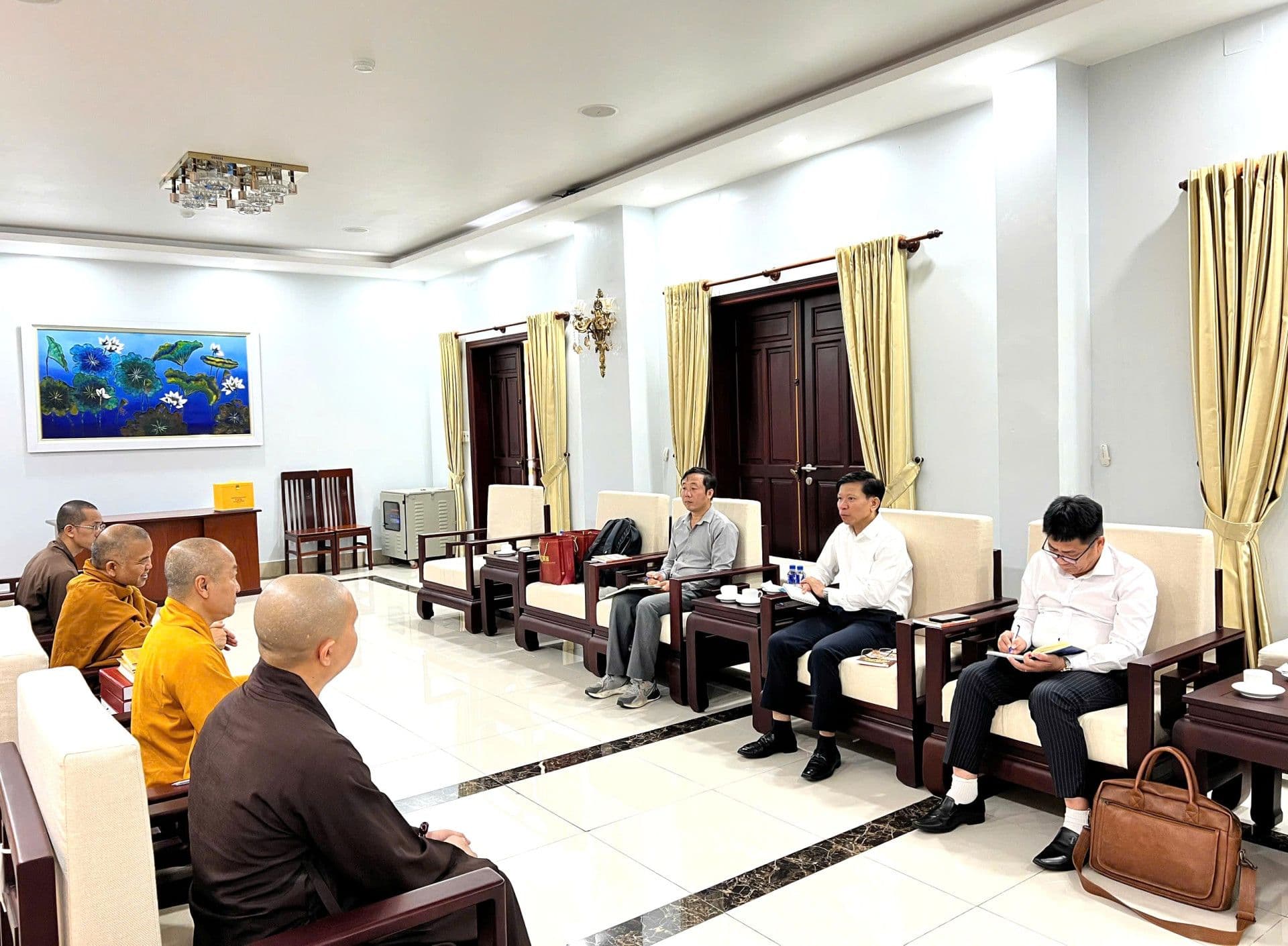 Buổi làm việc giữa đại diện VNU-USSH và Học viện Phật giáo Việt Nam