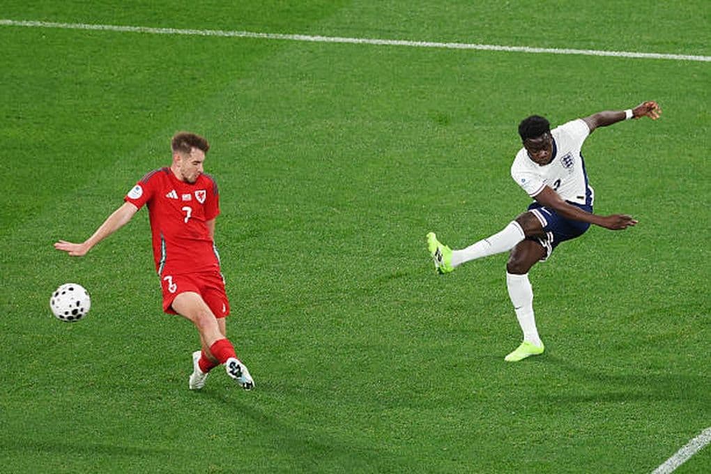 Bukayo Saka ghi bàn, góp phần vào khởi đầu nhanh chóng của tuyển Anh trước Xứ Wales.