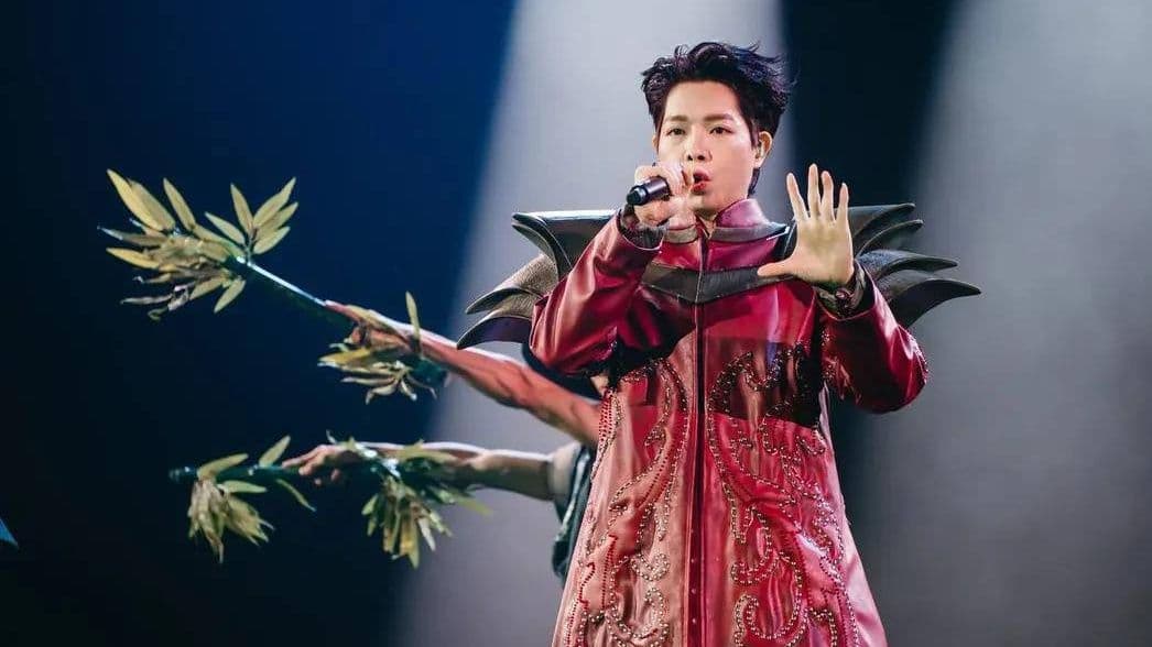 Đức Phúc biểu diễn tiết mục 'Phù Đổng Thiên Vương' với dàn dựng công phu, thể hiện chiến lược sáng tạo.