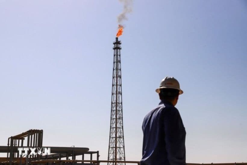 Cơ sở lọc dầu và nhà máy sản xuất nhiên liệu, biểu tượng cho nguồn cung năng lượng chiến lược của quốc gia.