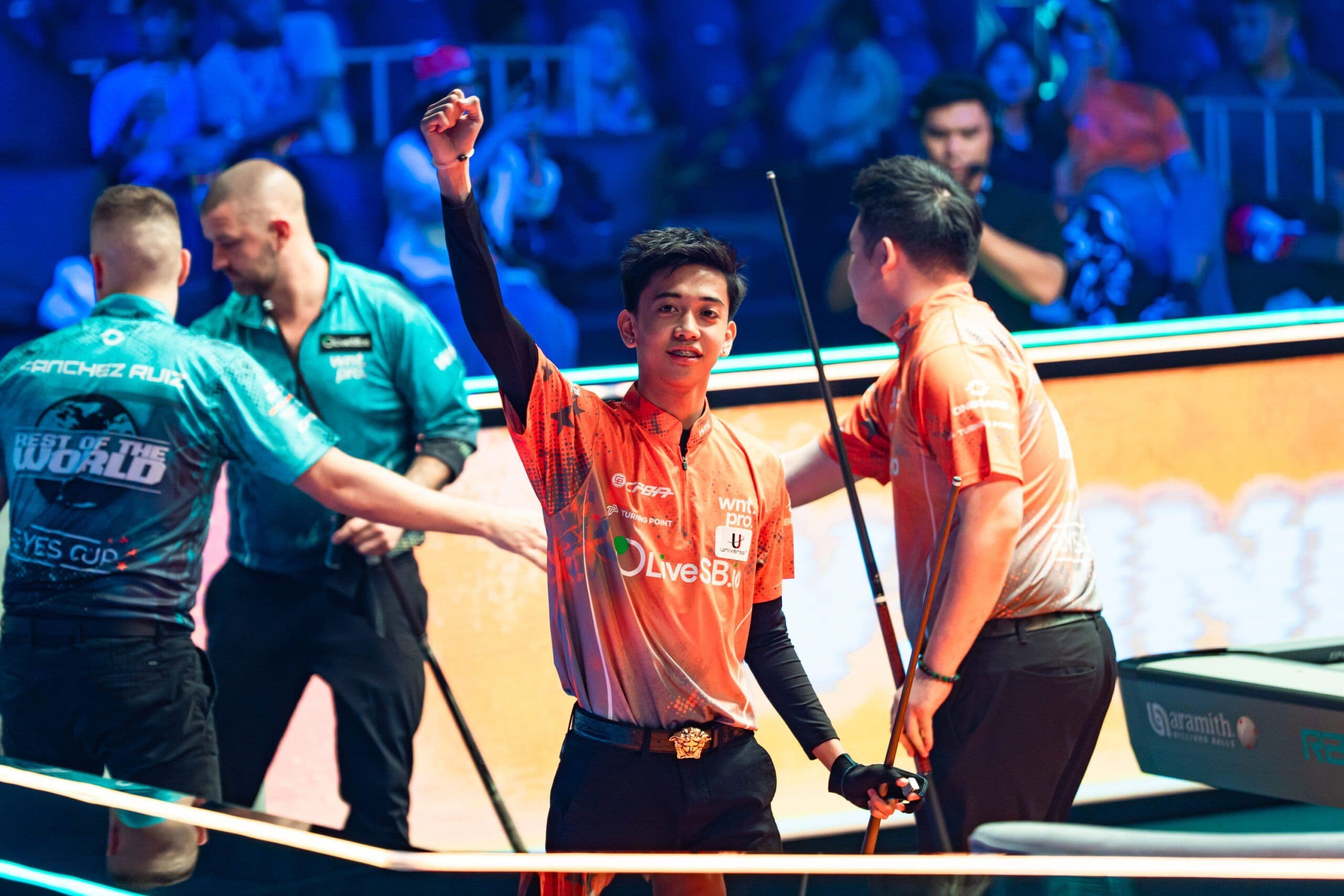 Cơ thủ trẻ AJ Manas của Đội tuyển Châu Á ăn mừng chiến thắng tại Reyes Cup 2025.