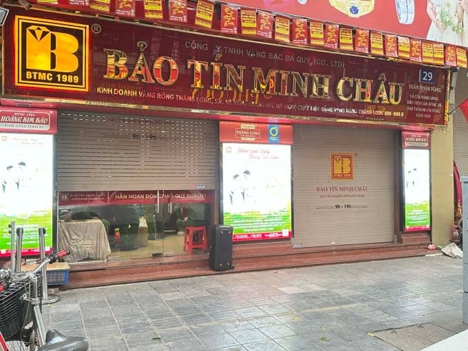 Cửa hàng Bảo Tín Minh Châu tại Trần Nhân Tông đóng cửa, biểu tượng cho sự cần thiết của minh bạch