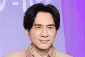 Ca sĩ Đan Trường với vẻ mặt nghiêm túc, thông báo khẩn về việc hình ảnh bị giả mạo bằng AI.