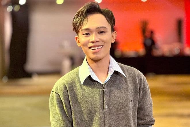 Ca sĩ Hồ Văn Cường, một trong những giọng ca trẻ được nhắc đến trong tranh cãi về thời lượng biểu diễn.