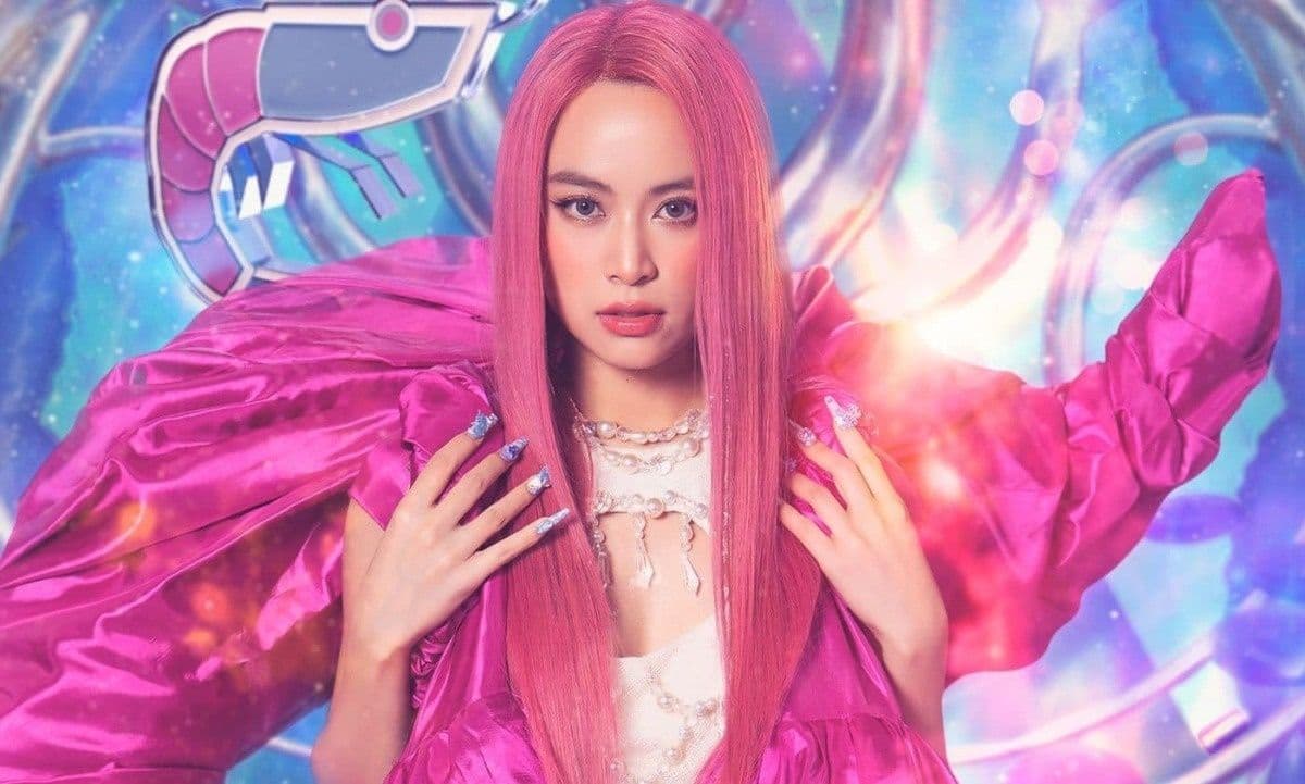 Ca sĩ Hoàng Thùy Linh, người có ca khúc "See Tình" cũng trở thành hiện tượng toàn cầu nhờ bản remix.