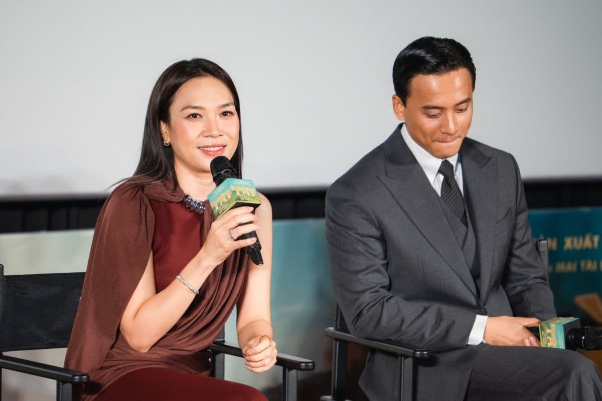 Ca sĩ Mỹ Tâm phát biểu tại buổi ra mắt phim "Tài", bên cạnh đạo diễn Mai Tài Phến.