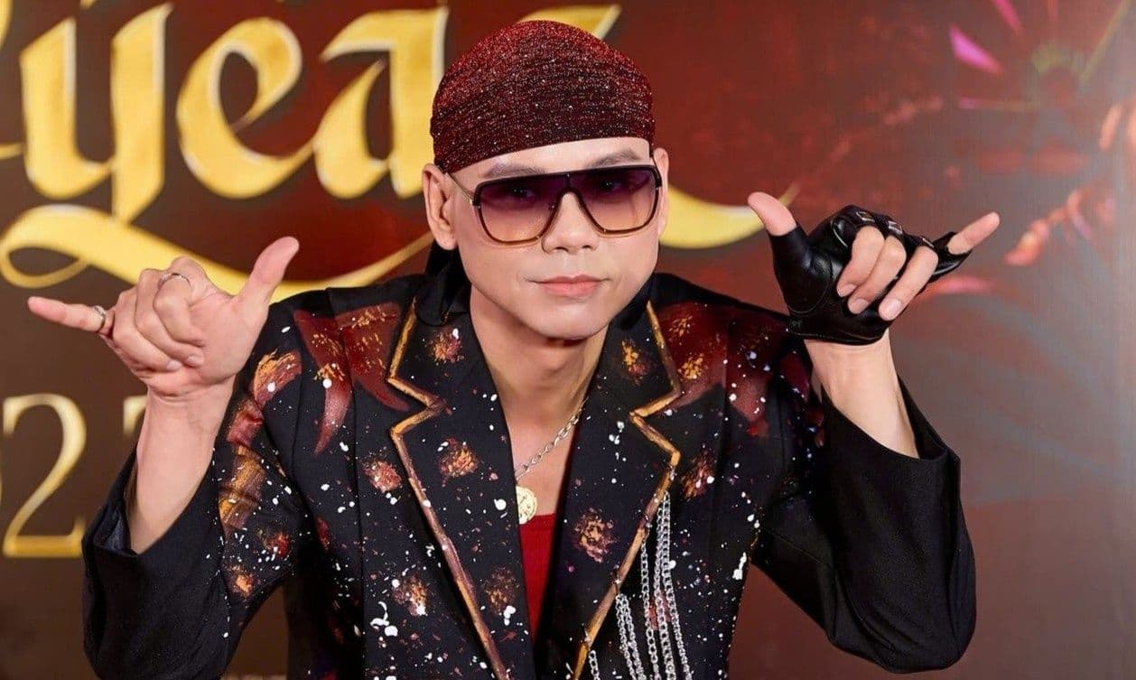 Ca sĩ Phan Đinh Tùng, người đang nỗ lực tạo hit nhạc Xuân