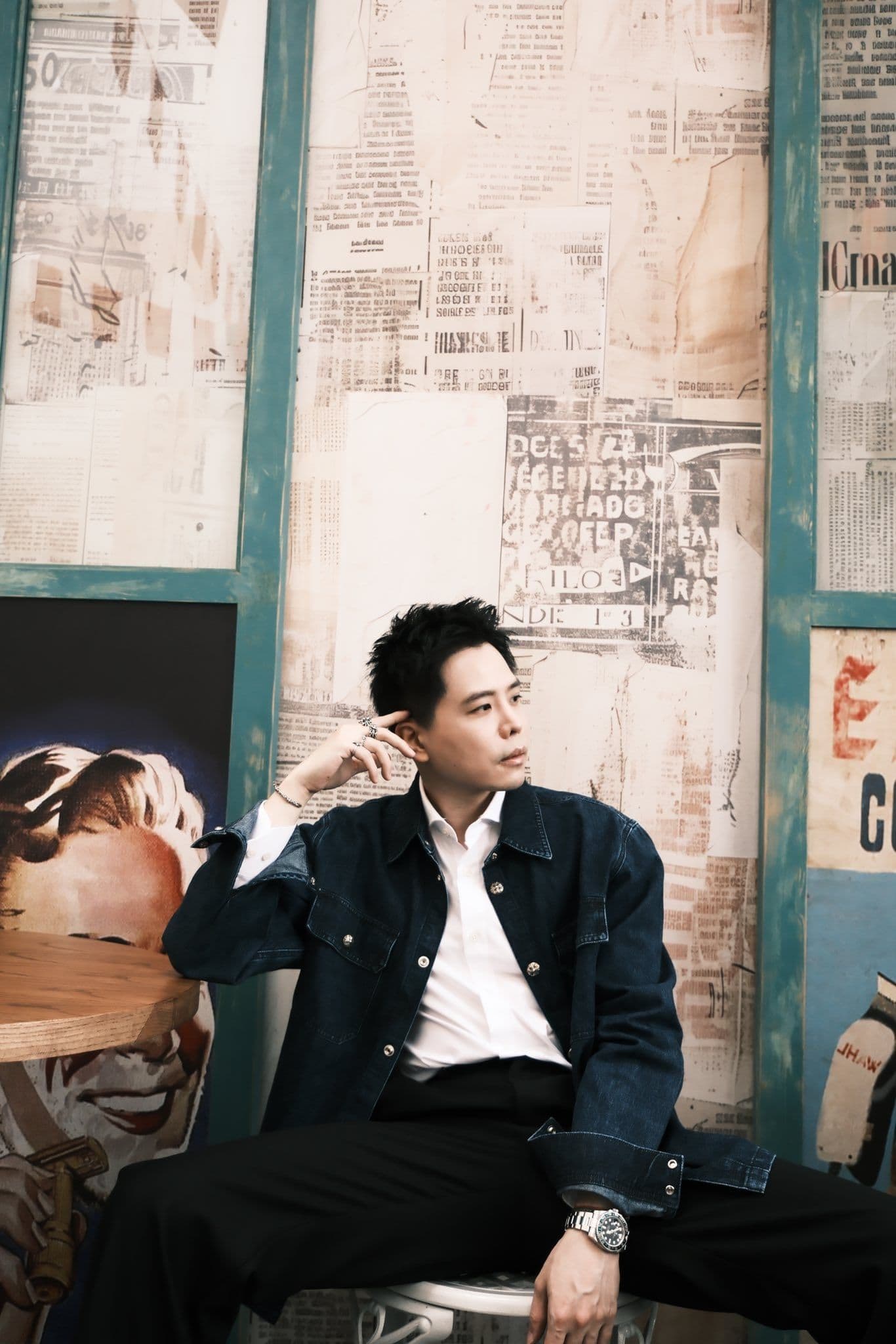 Ca sĩ Trịnh Thăng Bình trầm tư, phản ánh áp lực và sự soi mói đời tư trong giới showbiz.