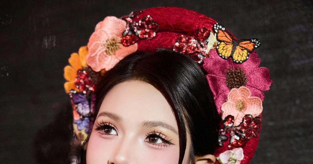 Ca sĩ An Thu An trình diễn trên sân khấu