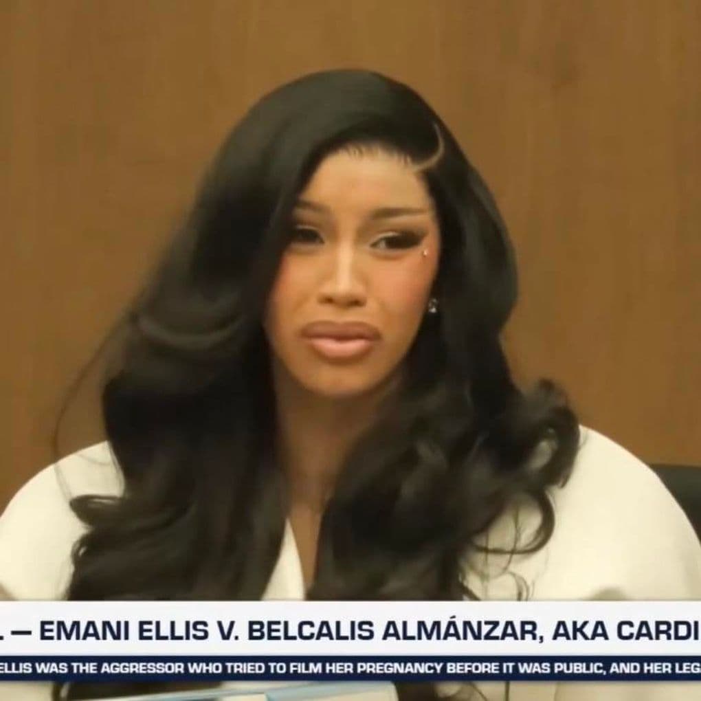 Cardi B tại phiên tòa, với biểu cảm đặc trưng đã gây sốt mạng xã hội