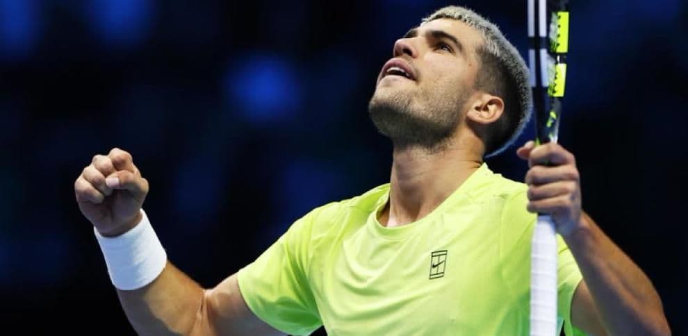Carlos Alcaraz ăn mừng chiến thắng tại ATP Finals, khẳng định vị thế số 1 thế giới