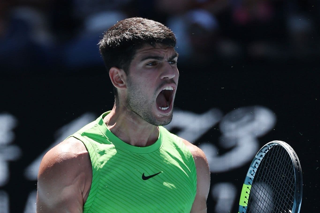 Carlos Alcaraz thể hiện sự quyết tâm trong trận đấu, đối thủ từng bị Botic Van de Zandschulp đánh bại