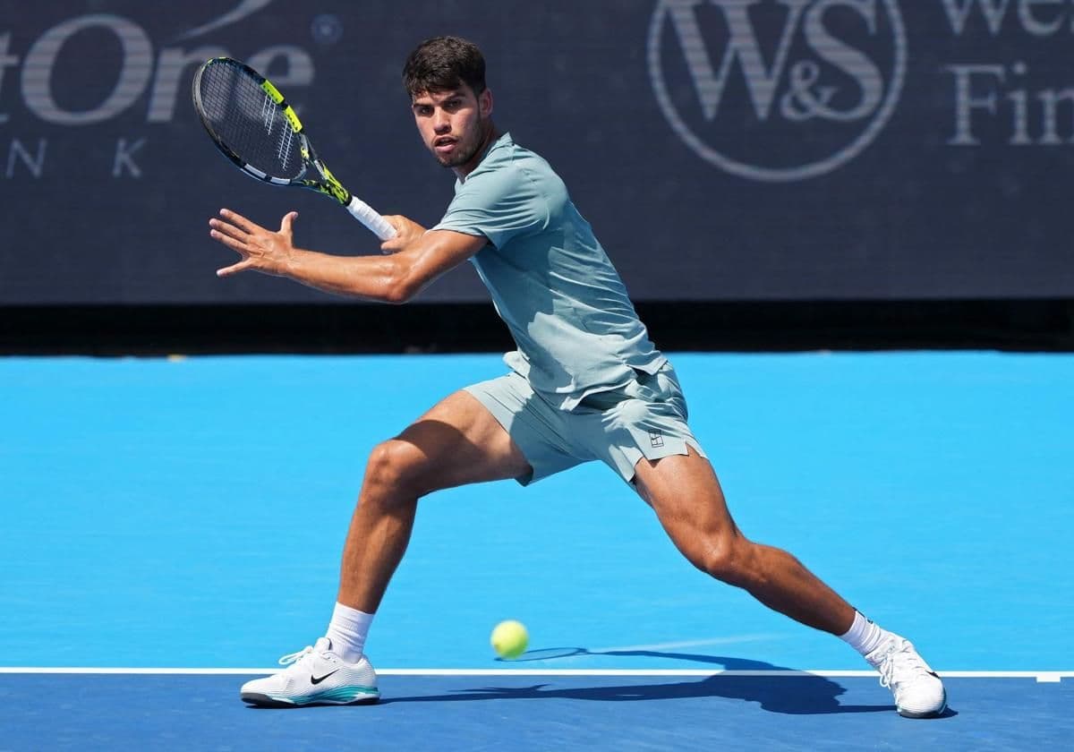 Carlos Alcaraz thi đấu đầy quyết tâm tại giải Masters 1000 Cincinnati.