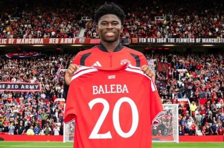 Carlos Baleba, tân binh của Manchester United, thể hiện cam kết với câu lạc bộ