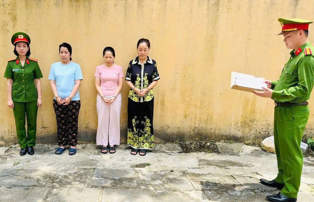 Các chủ tiệm vàng Kim Lý, Ngọc Tâm và Trần Tiễn Như Nghi bị khởi tố, tạm giam vì buôn lậu kim cương.
