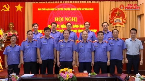 Các cán bộ cơ quan điều tra, tượng trưng cho quá trình điều tra vụ án liên quan đến ngành điện lực và EEMC