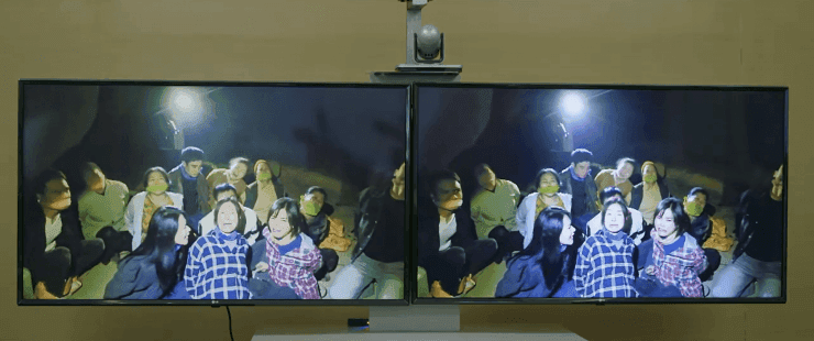 Các con tin bị trói trong hầm mỏ tối tăm, thể hiện tình cảnh nguy hiểm.