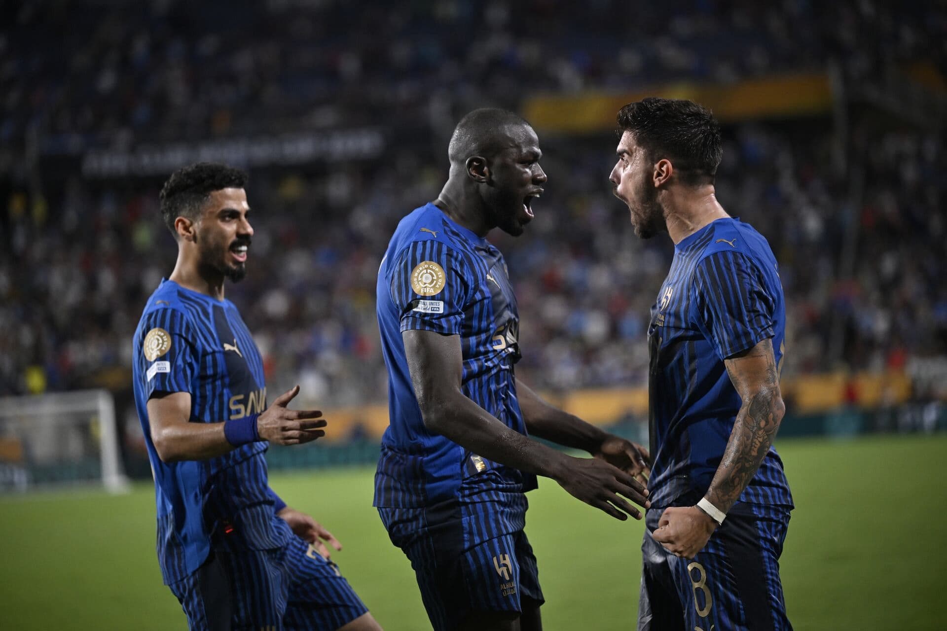 Các cầu thủ Al Hilal ăn mừng bàn thắng gỡ hòa đầy kịch tính.